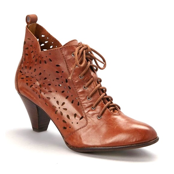 LATIGO Lace Up Shoes Booties Laser Cut Cognac Brown VANITY  Size 10 Leather - Picture 1 of 12